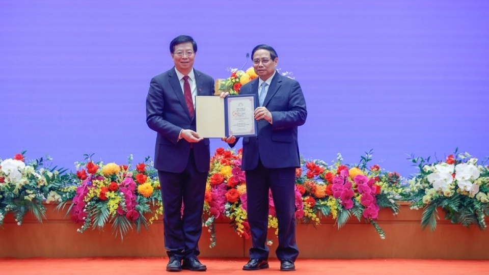 PM Chinh bestowed with Honorary Professor title by Tsinghua University